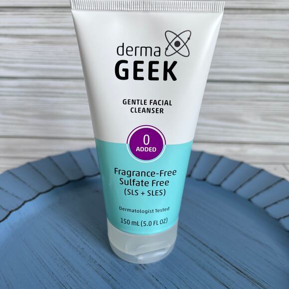 NEW dermaGeek Facial Cleanser Smoothing Serum Night Cream Skincare Set - Picture 2 of 12